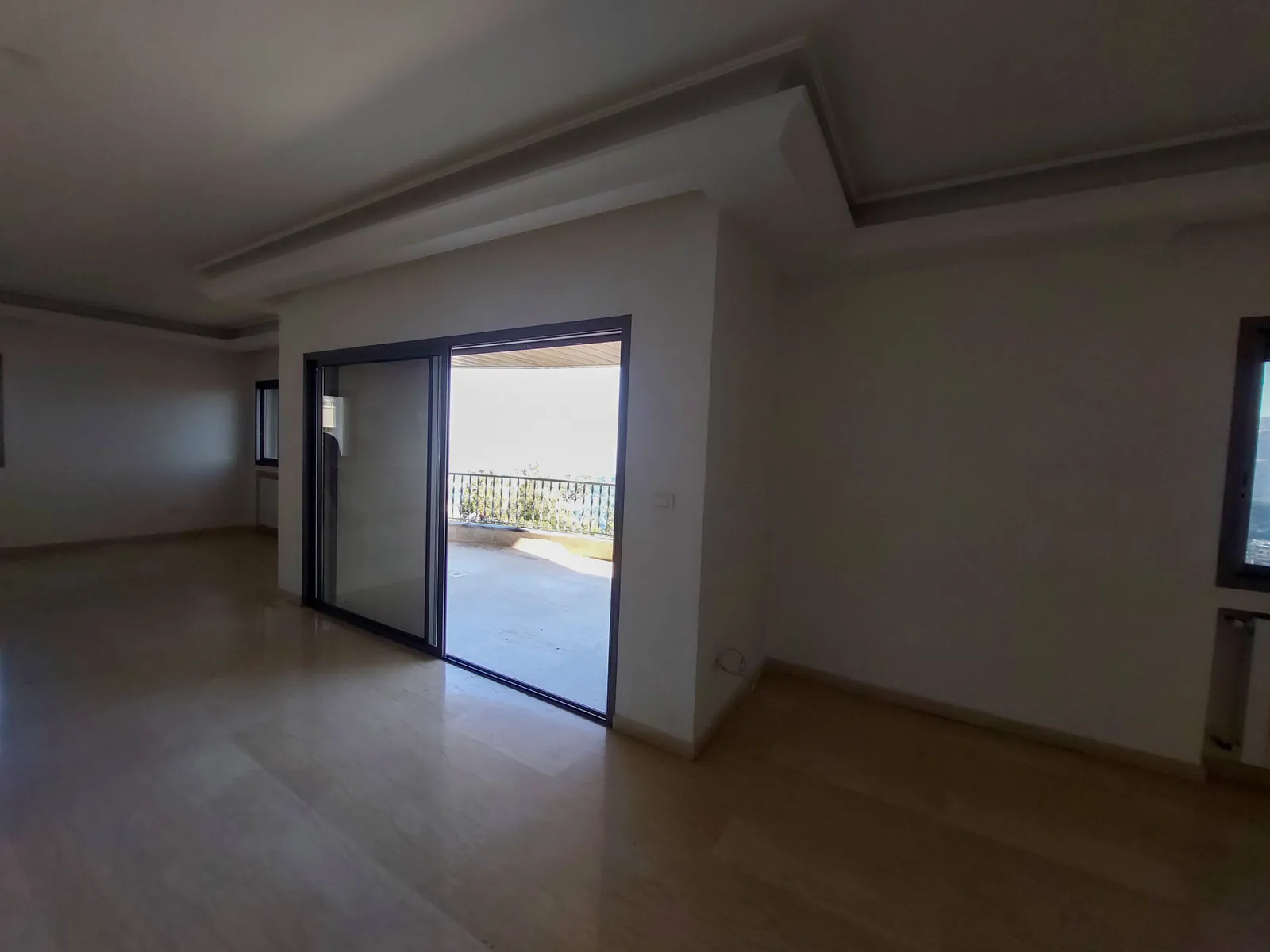 Spacious Apartment in Mazraat Yachouh, Metn with View — الصورة 2