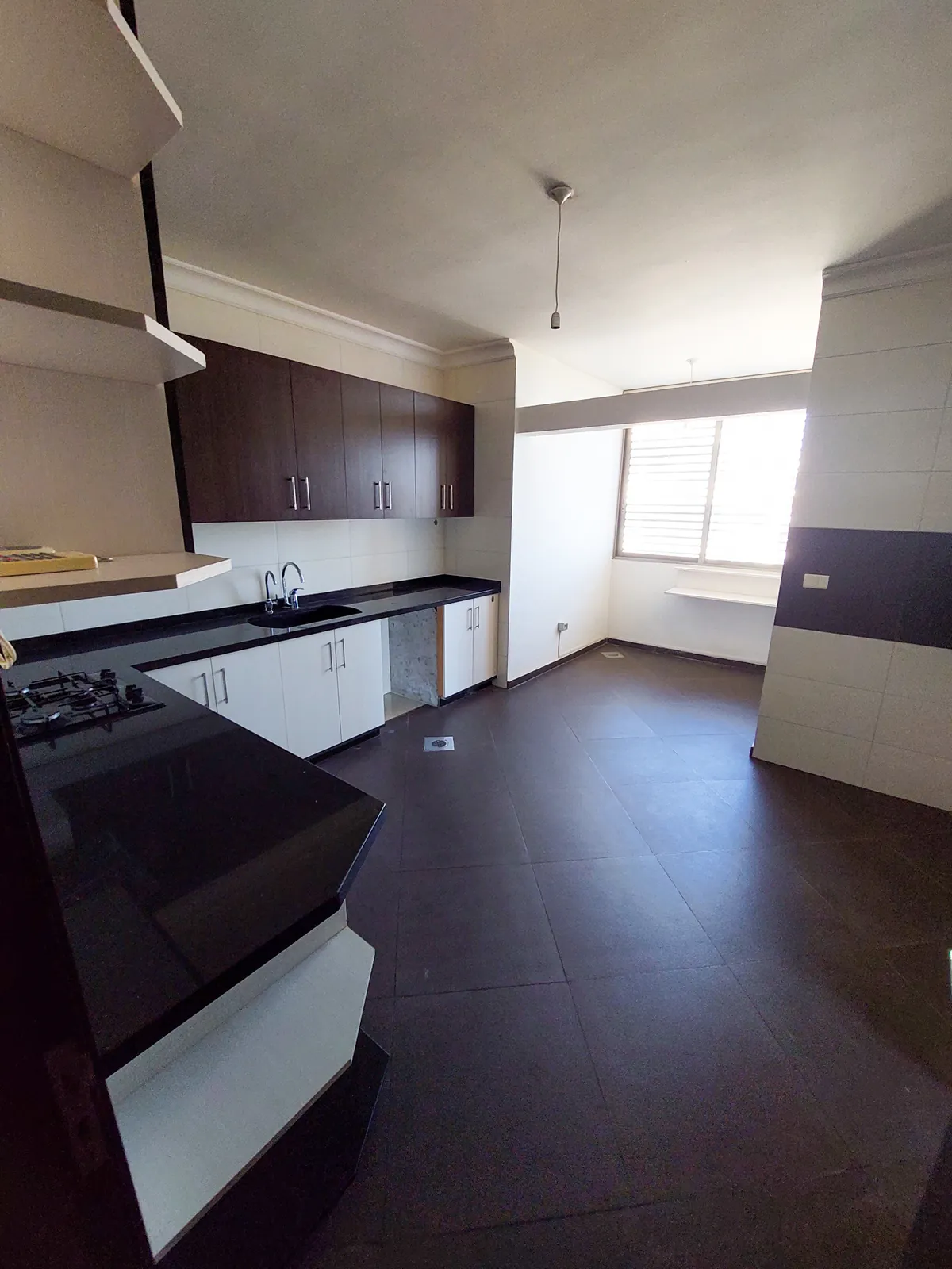Spacious Apartment in Mazraat Yachouh, Metn with View — الصورة 4
