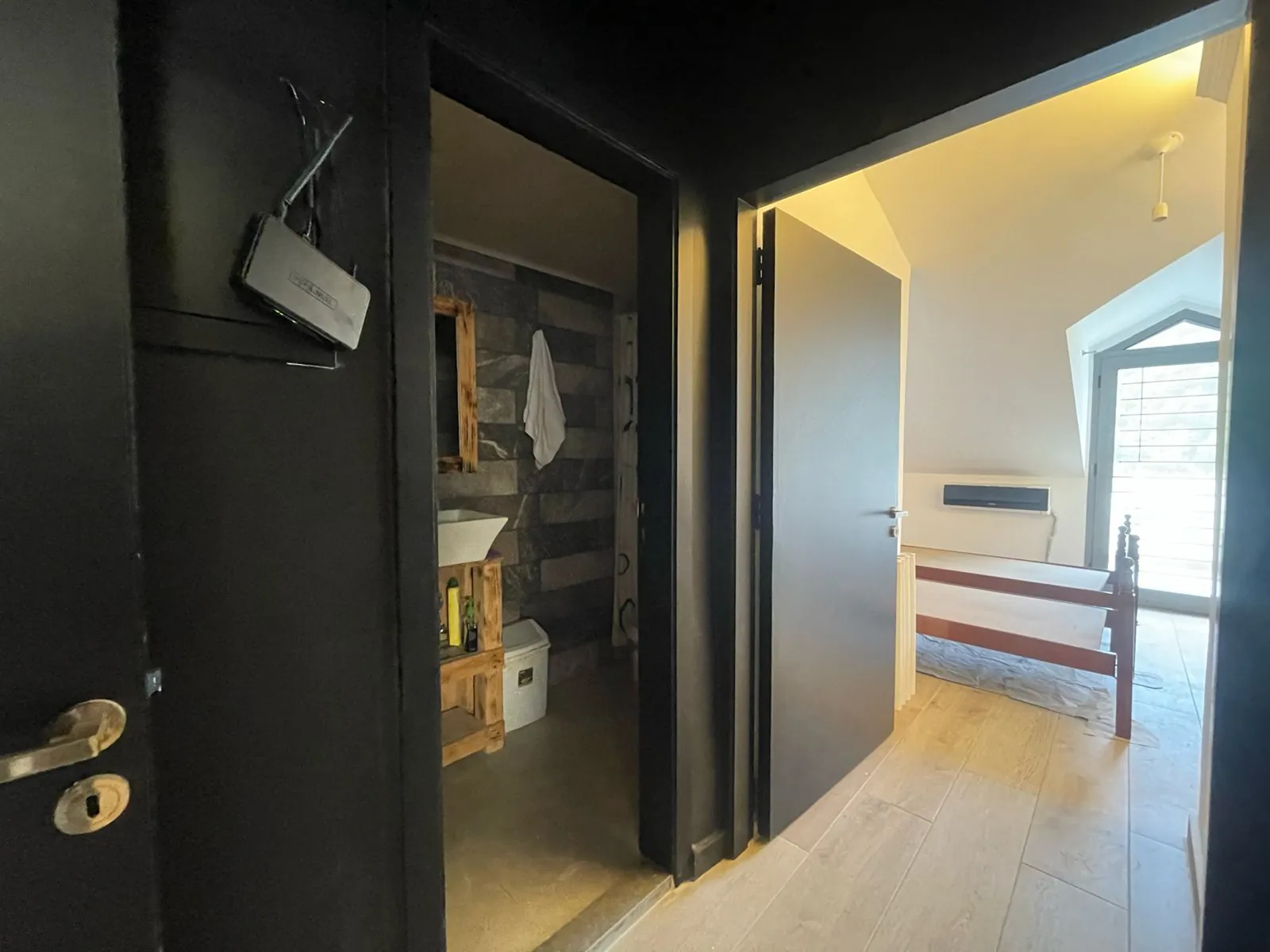 Semi- Furnished Apartment in Zikrit with Mountain View & Terrace — الصورة 5