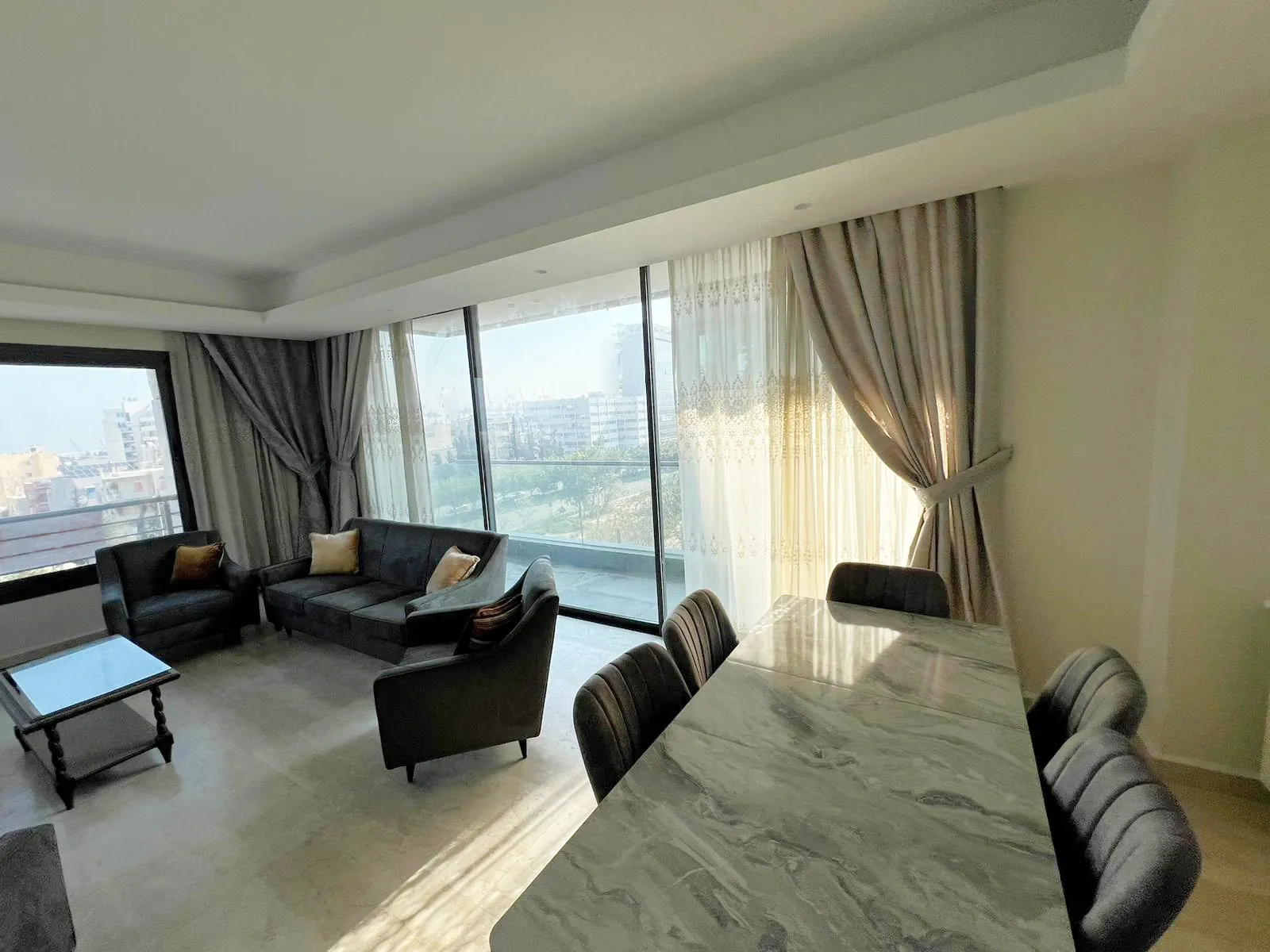 Furnished Apartment in Gemmayzeh Achrafieh, Beirut with View — الصورة 2