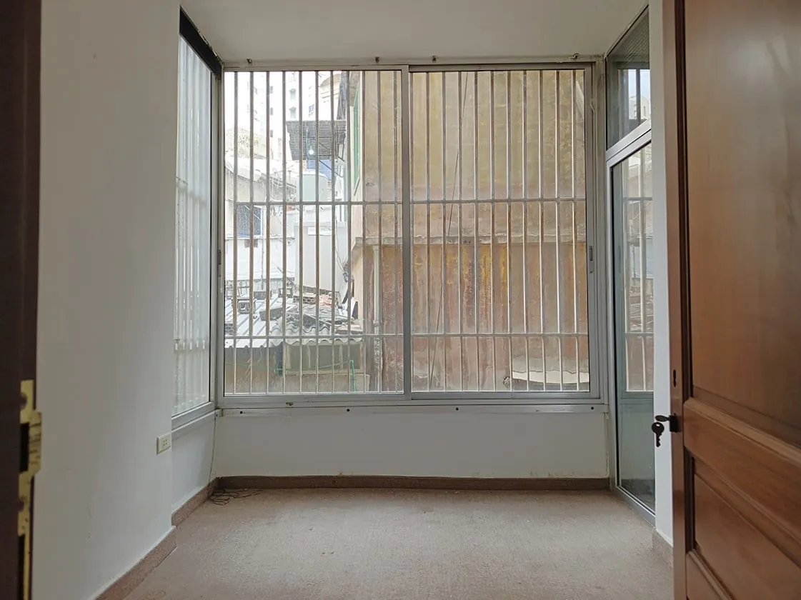 Prime Location Office / Clinic in Achrafieh, Beirut — الصورة 3