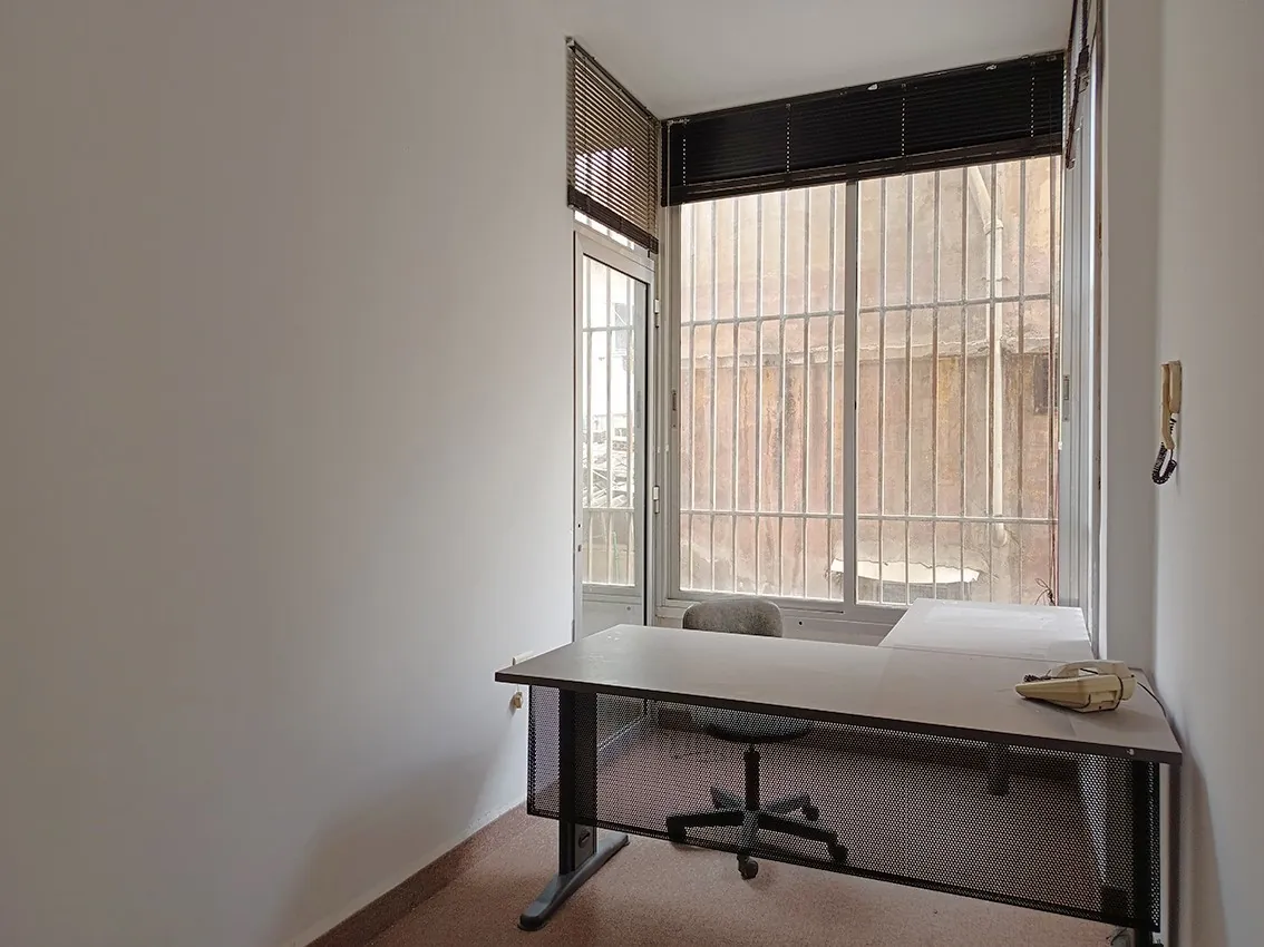 Prime Location Office / Clinic in Achrafieh, Beirut — الصورة 4