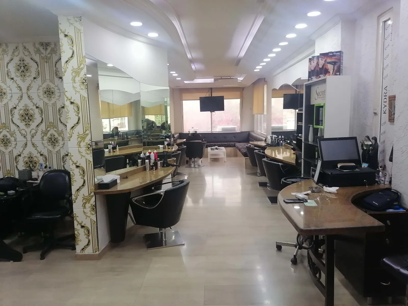 Shop/Office for Rent or for Sale in Hadath, Baabda — الصورة 2