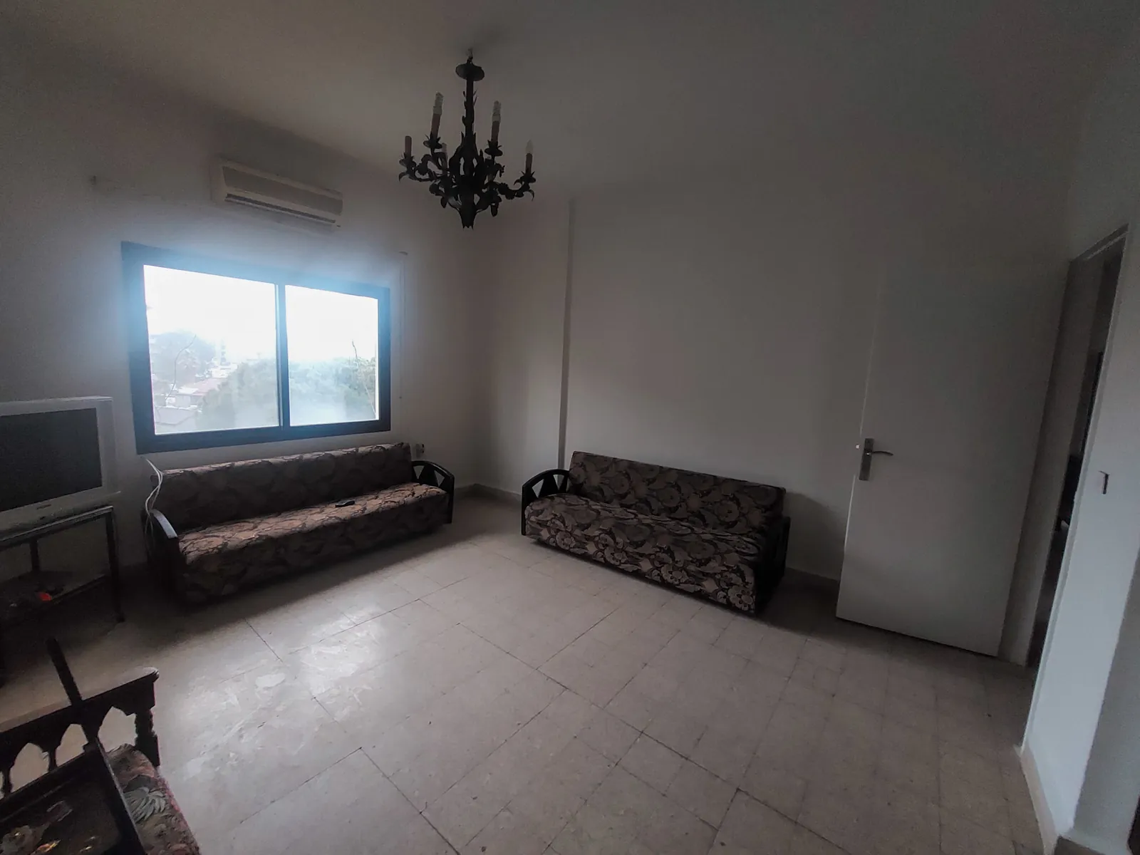 Prime Location Furnished Apartment in Bauchrieh, Metn — الصورة 2