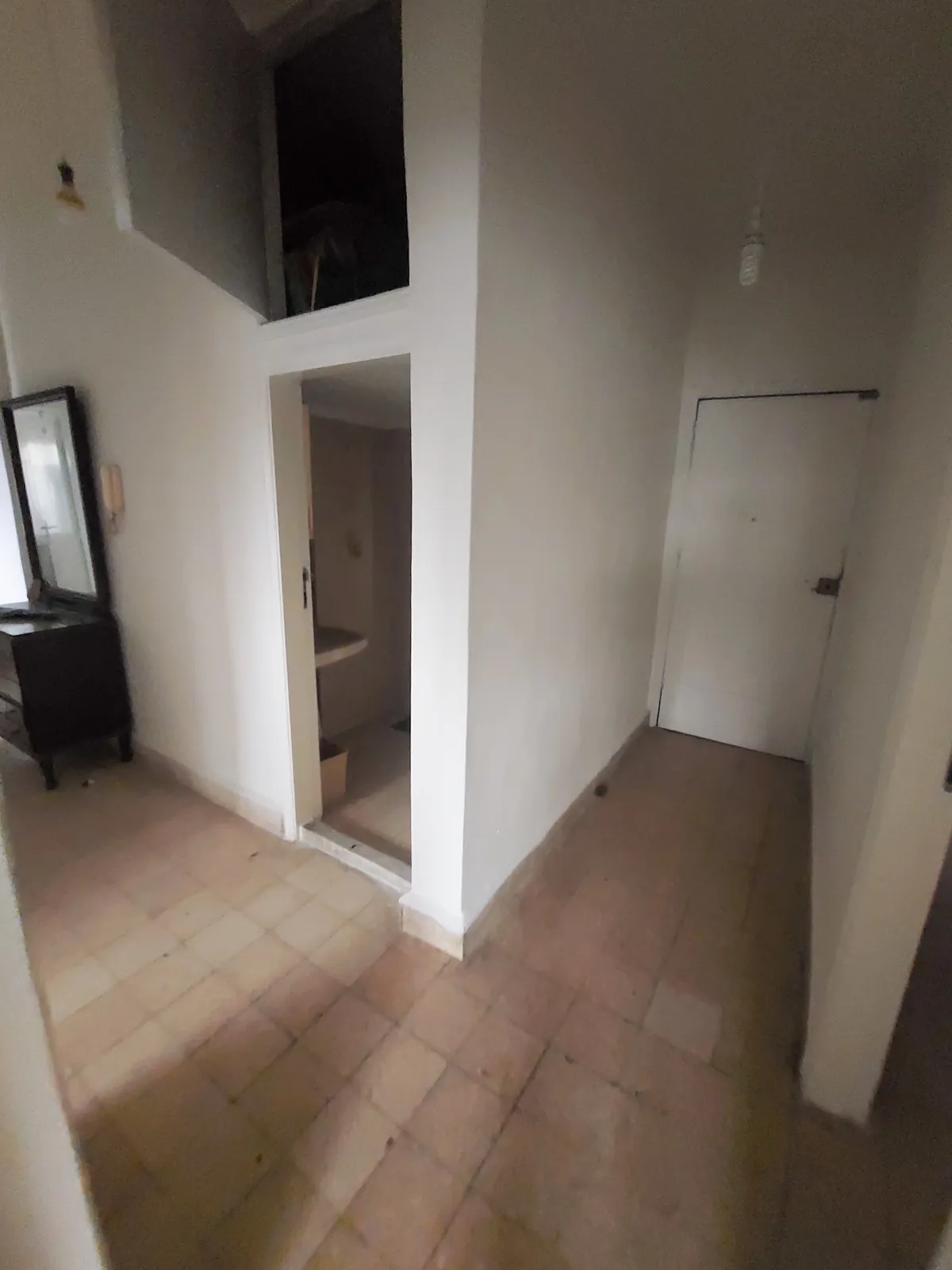 Prime Location Furnished Apartment in Bauchrieh, Metn — الصورة 4