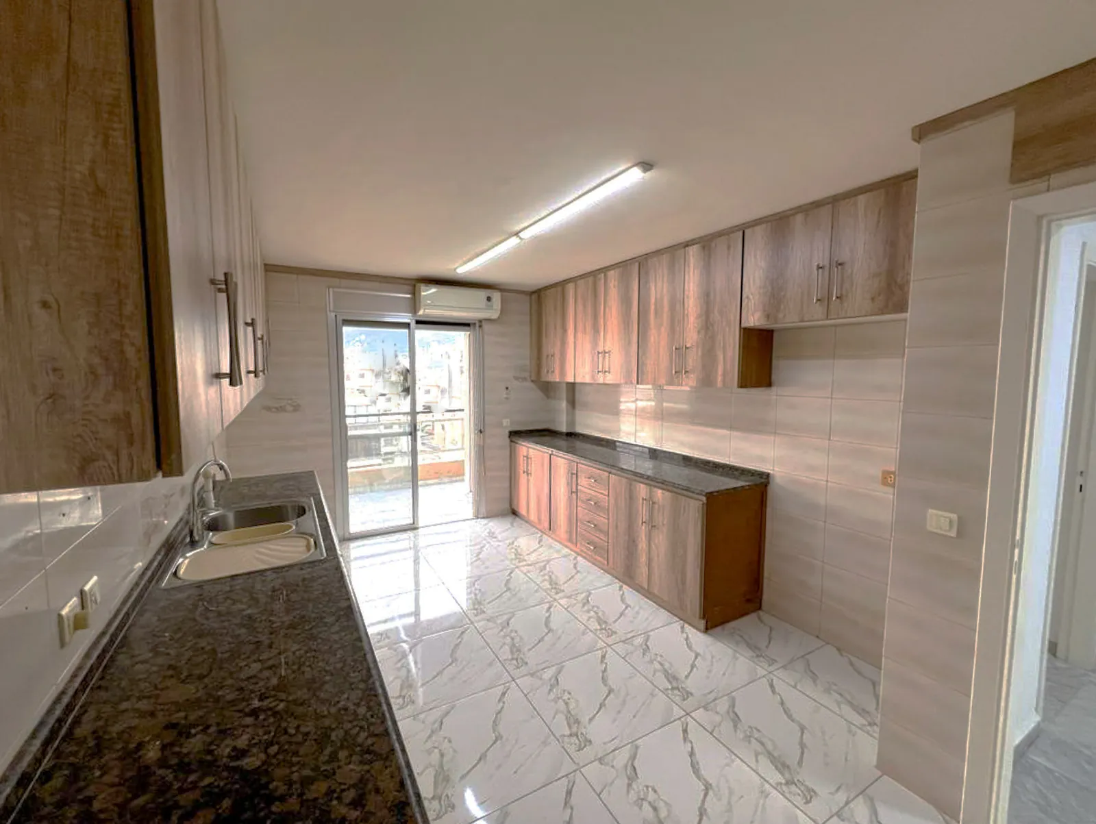 RENOVATED Duplex in Zouk Mikael with Sea & Mountain View — الصورة 2
