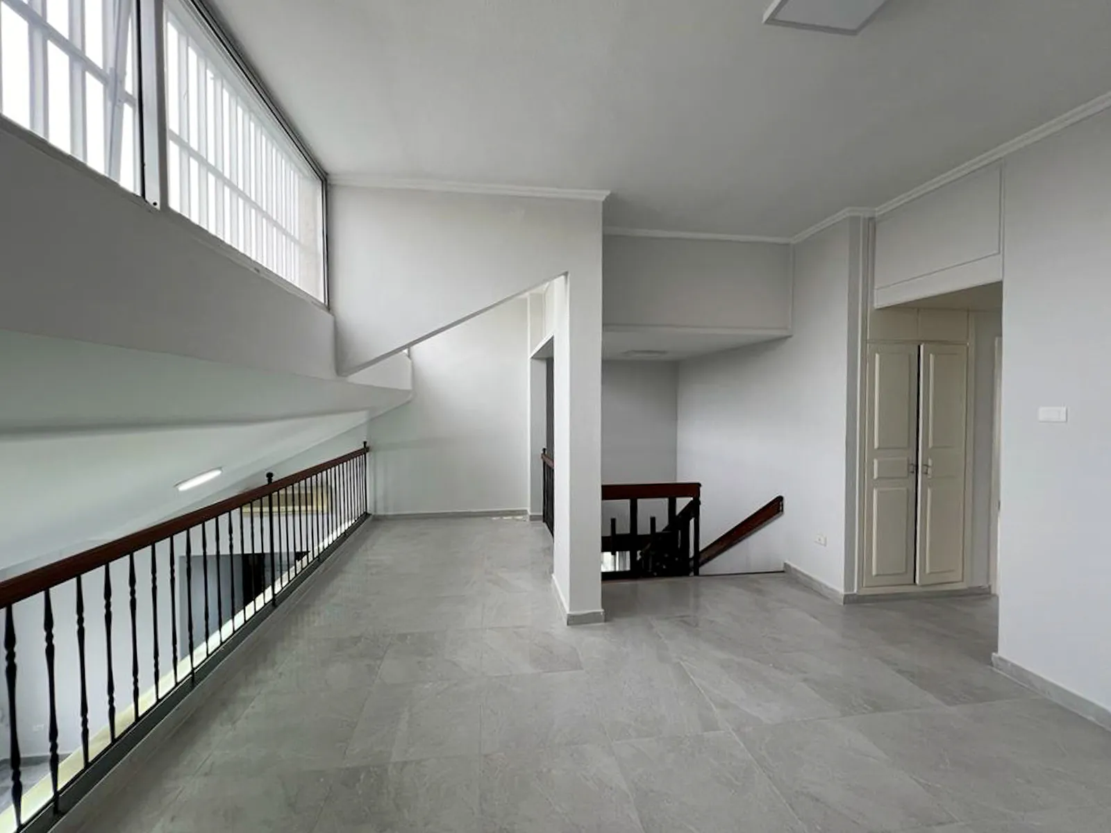 RENOVATED Duplex in Zouk Mikael with Sea & Mountain View — الصورة 5
