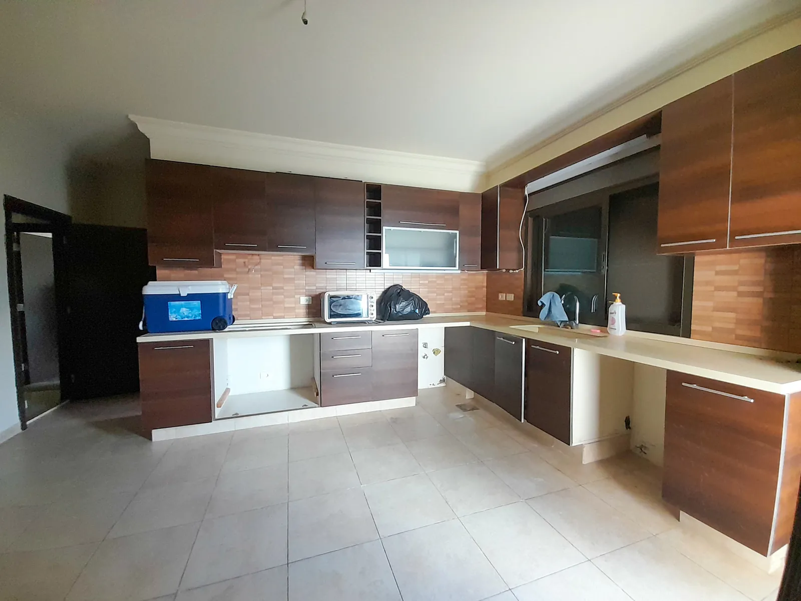 Semi-Furnished Apartment in Bhorsaf with Mountain and Sea View — الصورة 3