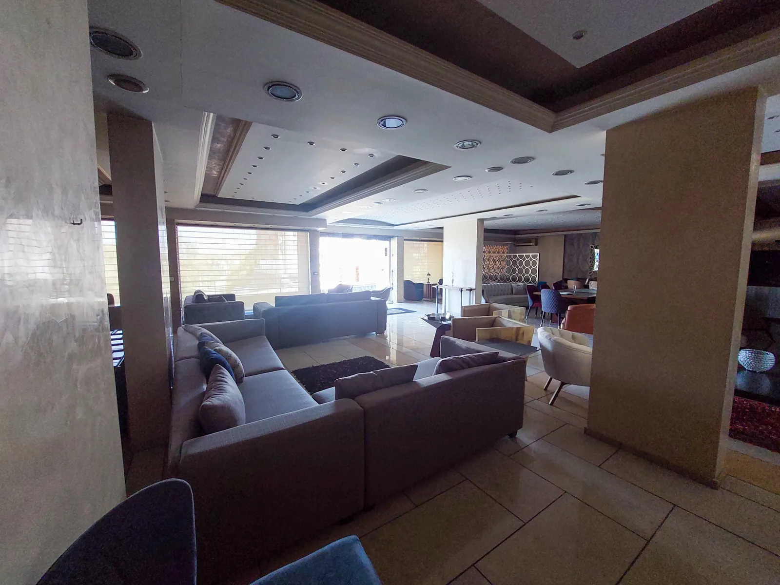 Prime Location Showroom in Mtayleb, Metn — الصورة 3