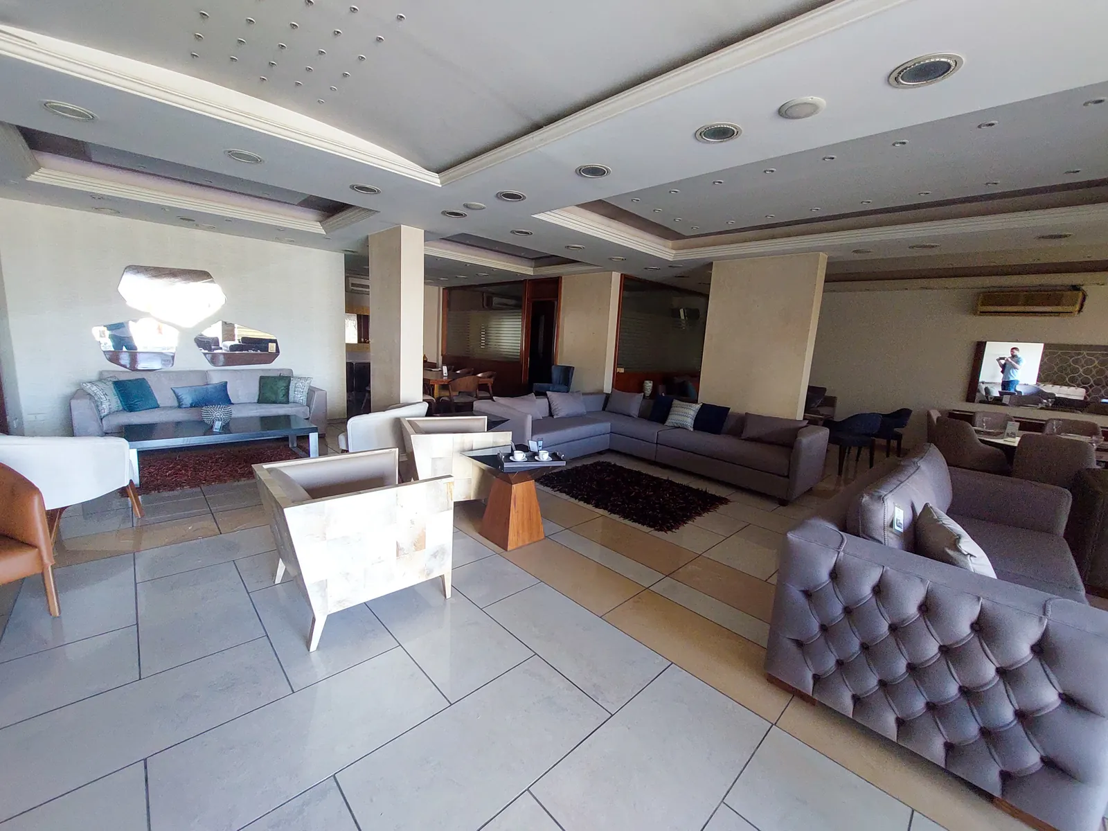 Prime Location Showroom in Mtayleb, Metn — الصورة 4