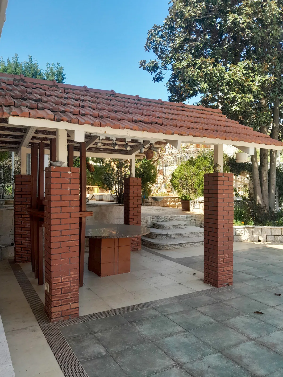Chalet with Pool in Ajaltoun, Keserwan with Sea and Mountain View — الصورة 3
