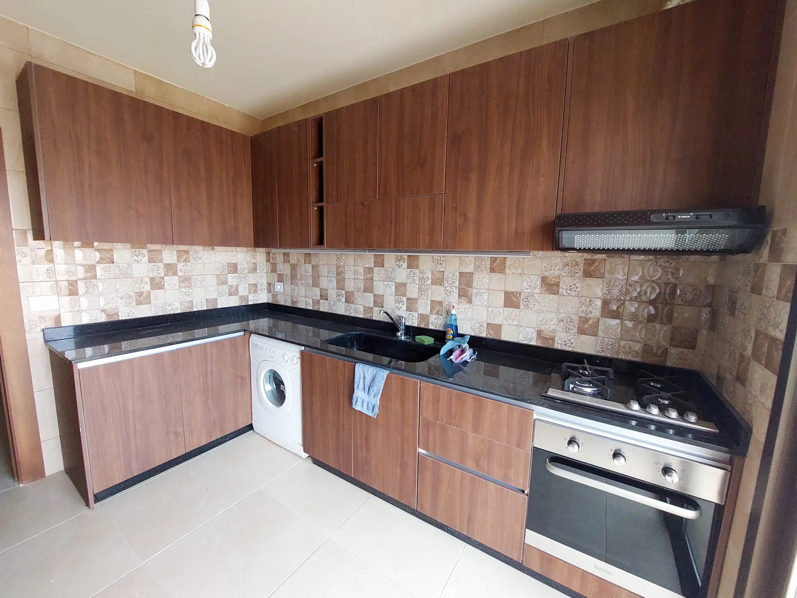 Semi Furnished Apartment in Aoukar, Metn with Sea View — الصورة 4