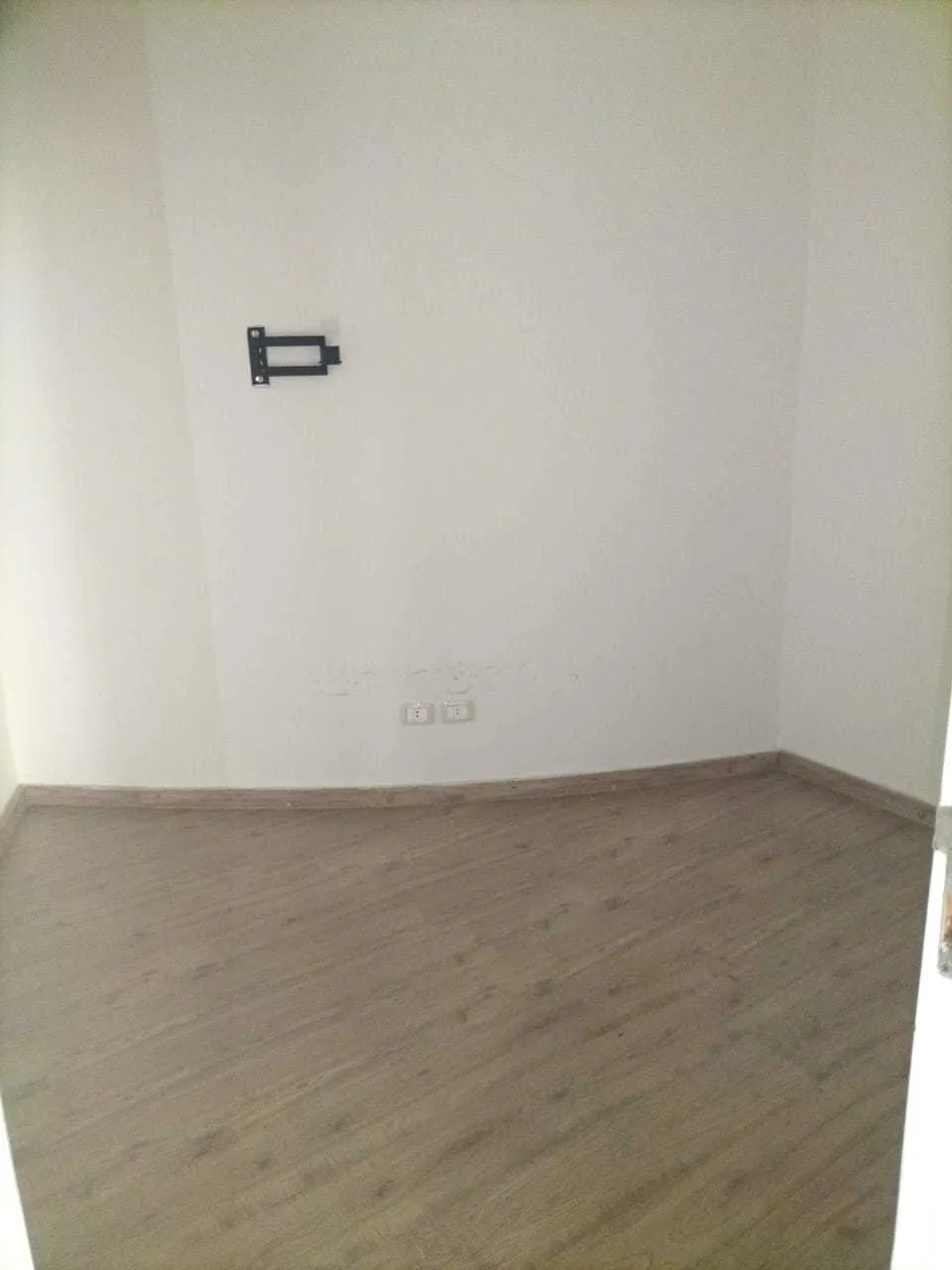 Prime Location Office in Hazmieh , Baabda — الصورة 3