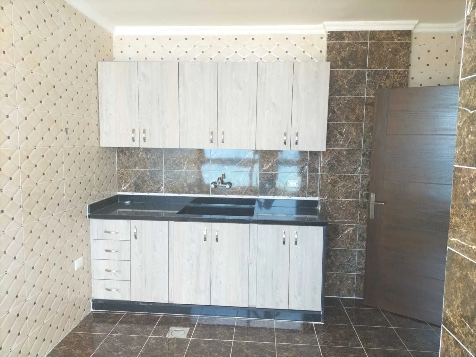 Apartment in Khaldeh, Aley with Breathtaking Sea View — الصورة 3