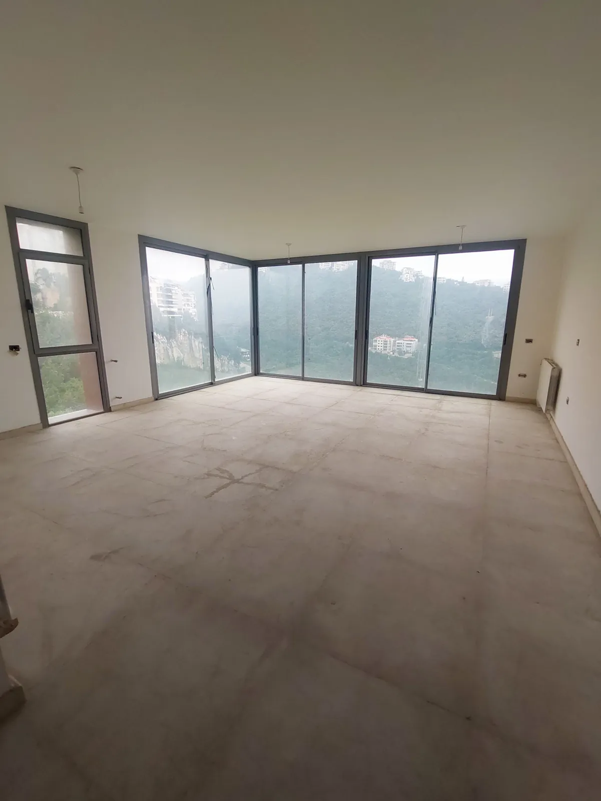 Brand New Duplex in Biyada, Metn with Mountain View + Terrace — الصورة 3