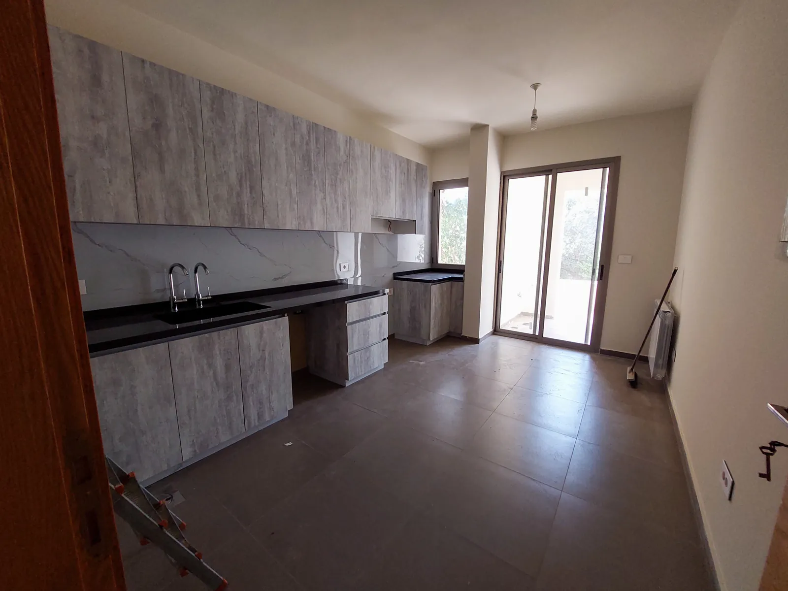 Brand New Apartment in Mazraat Yachouh, Metn + Terrace — الصورة 3