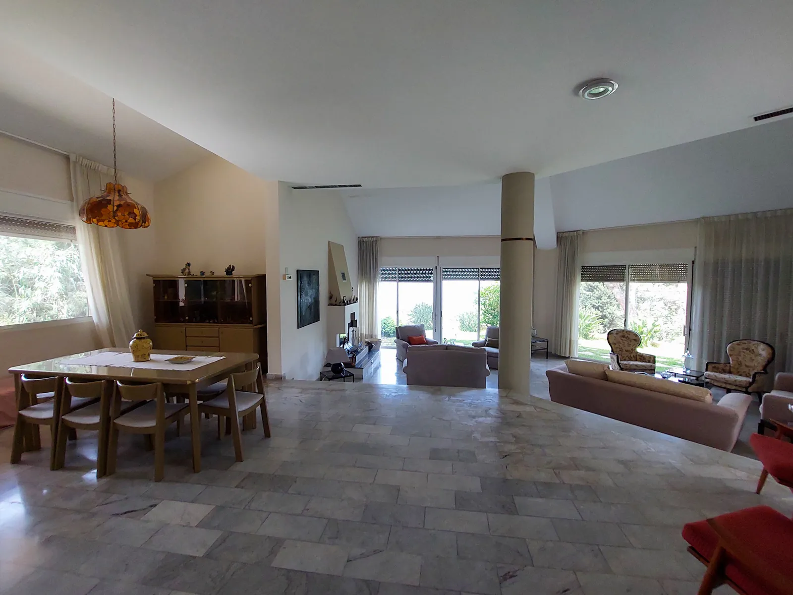 Prime Location Villa in Rabieh, Metn with Breathtaking Sea View — الصورة 2