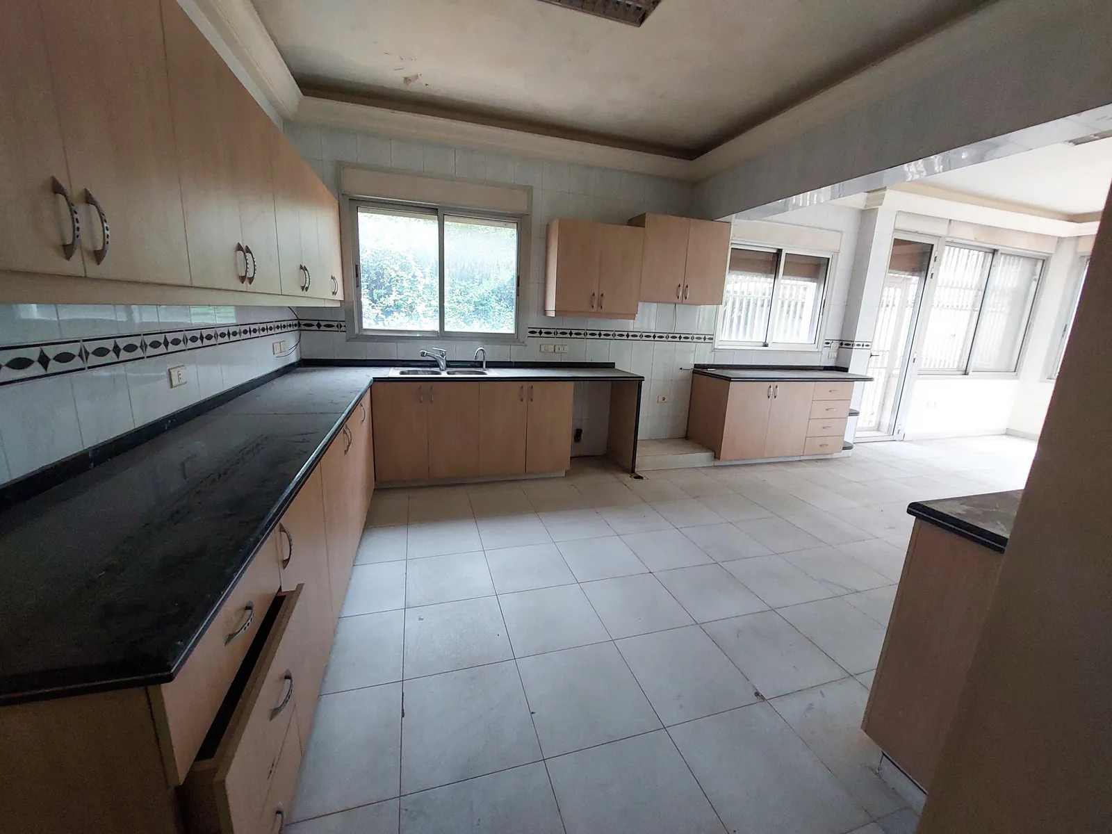 Prime Location Building/Villa in Rabieh, Metn with Sea View — photo 5