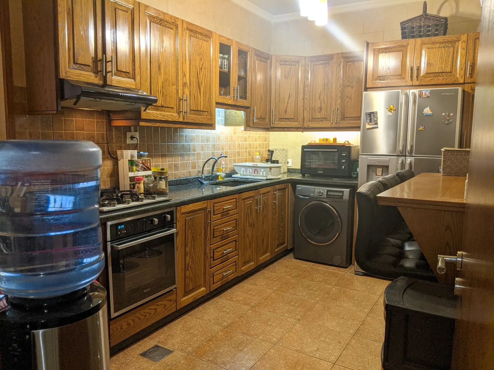 Fully Furnished Apartment for Sale/Rent in Aoukar, Metn with Terrace — الصورة 2