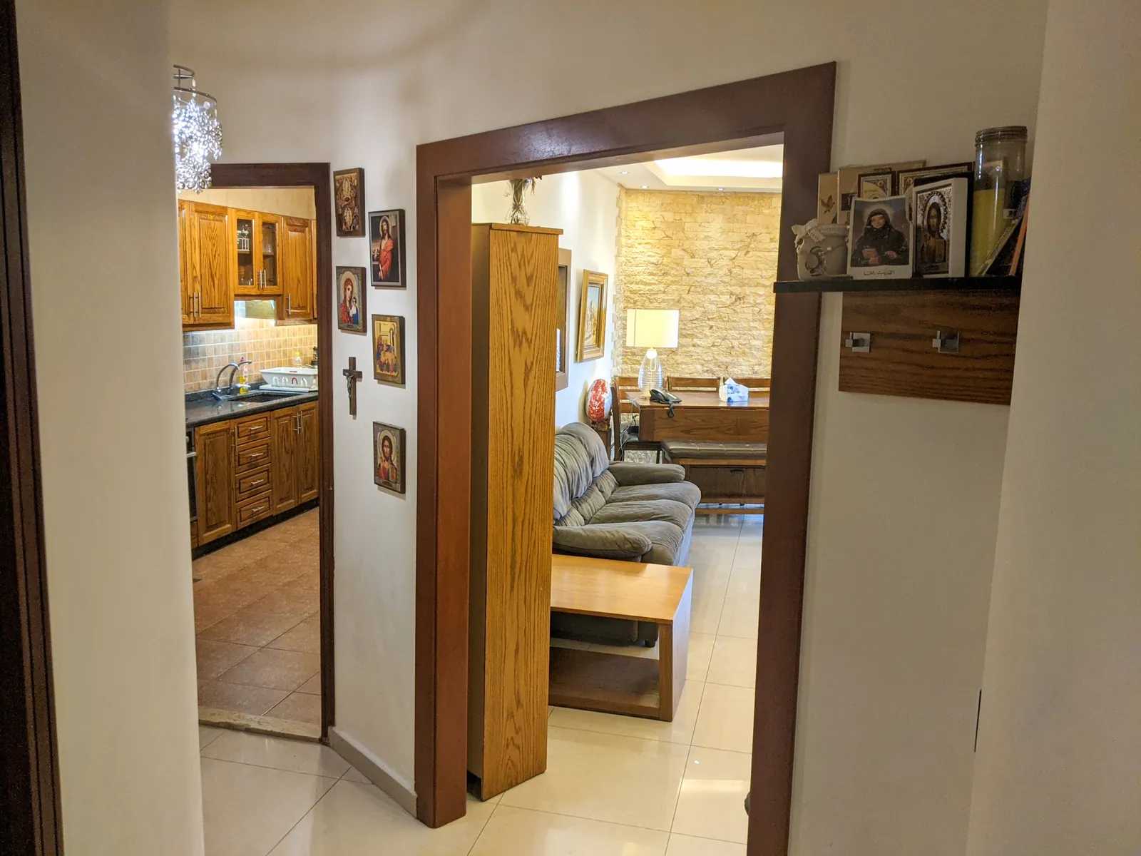 Fully Furnished Apartment for Sale/Rent in Aoukar, Metn with Terrace — الصورة 4