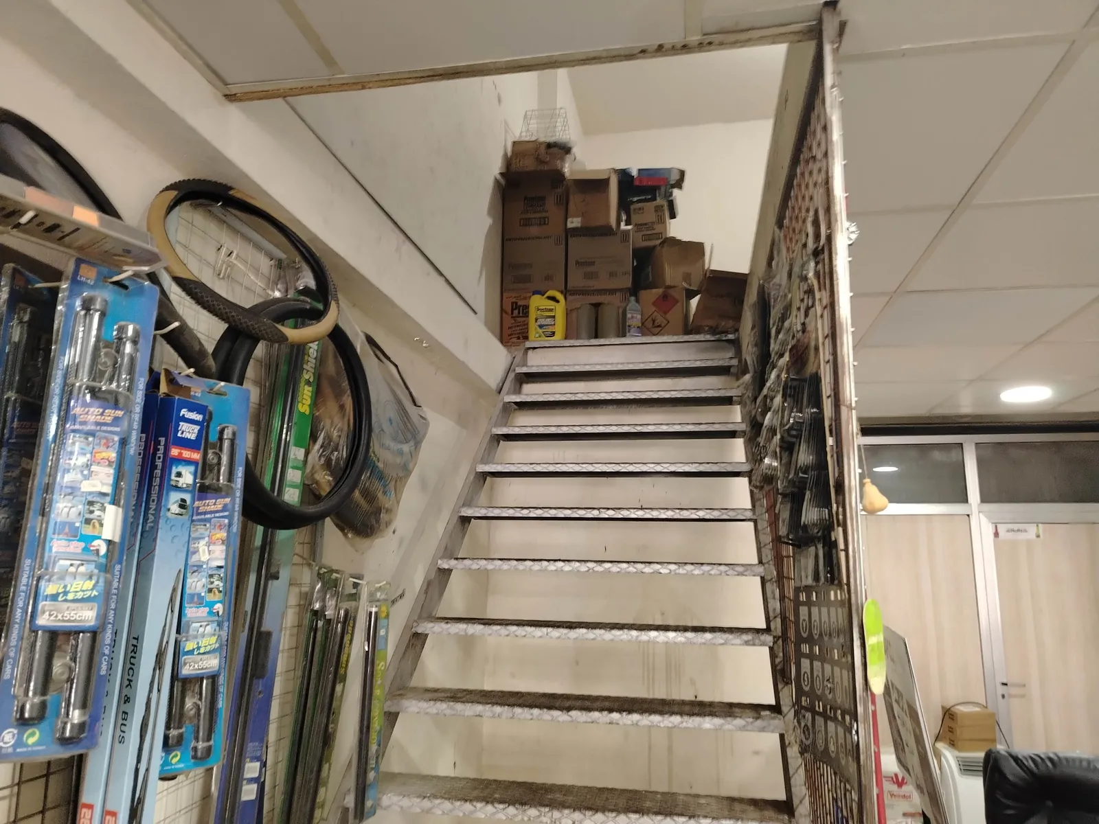 Prime Location Shop in Dora (Main Street ) , Metn — الصورة 2