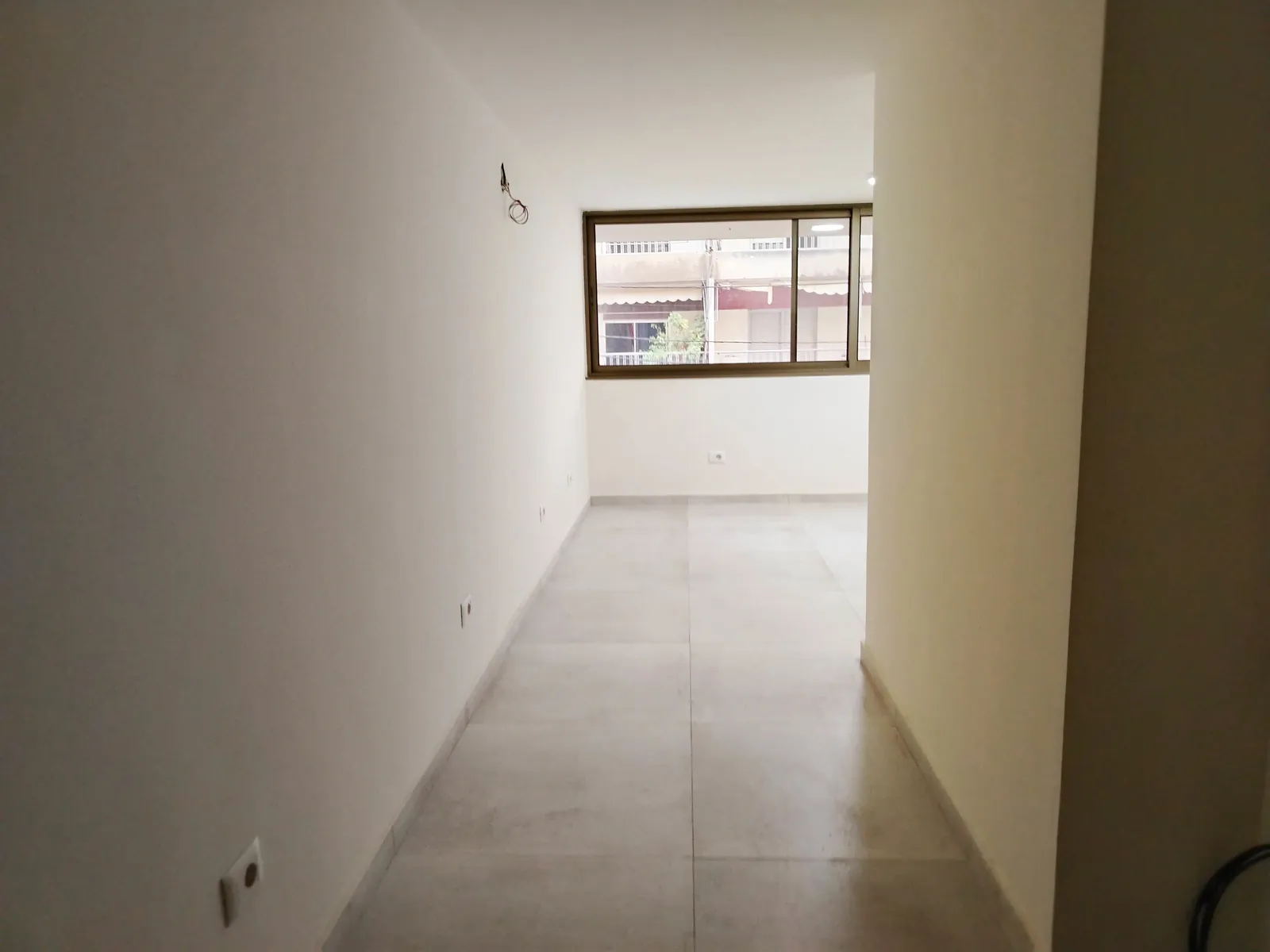 Prime Location Shop in Dekwaneh, Metn — الصورة 2