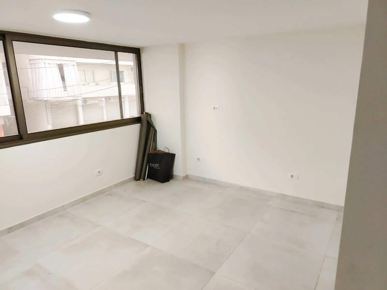 Prime Location Shop in Dekwaneh, Metn — الصورة 3