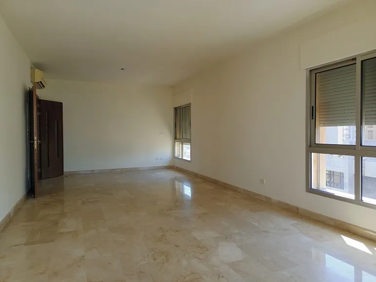 Prime Location Apartment in Achrafieh, Beirut with an Open View — الصورة 2