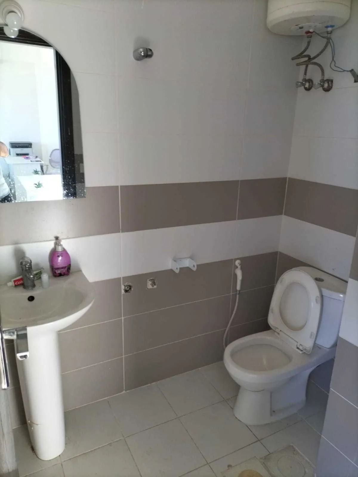 Prime Location Office in Khaldeh, Aley — الصورة 4