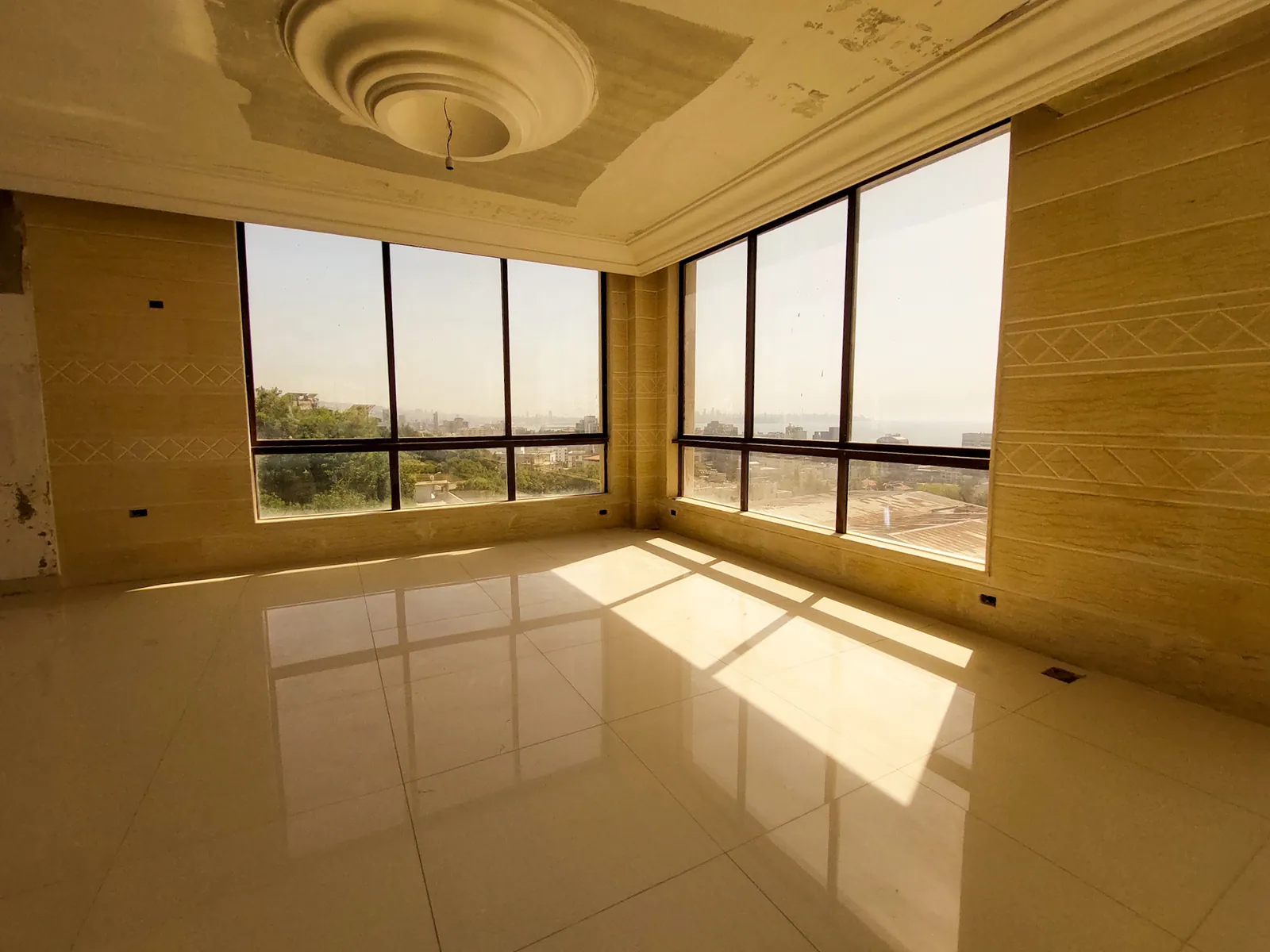 Full Building for Rent or for Sale in Dbayeh, Metn — الصورة 2
