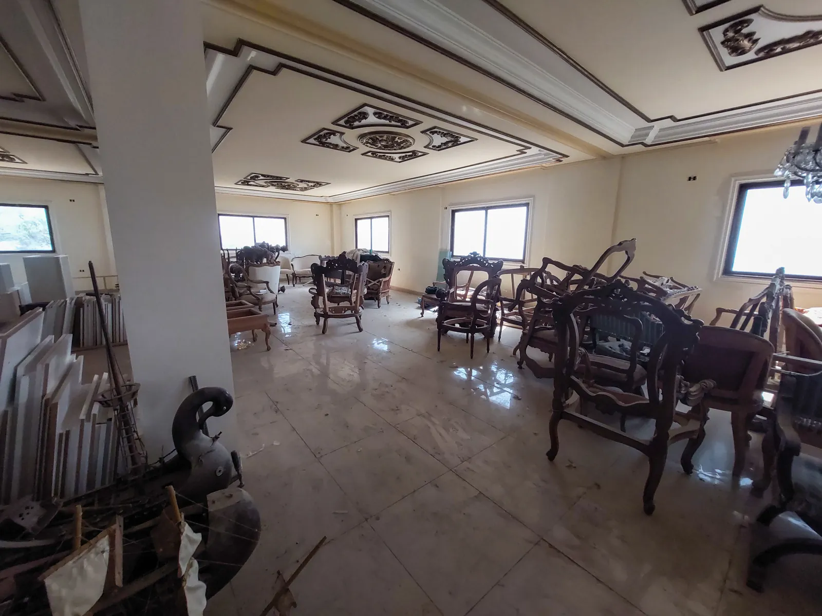 Full Building for Rent or for Sale in Dbayeh, Metn — الصورة 3