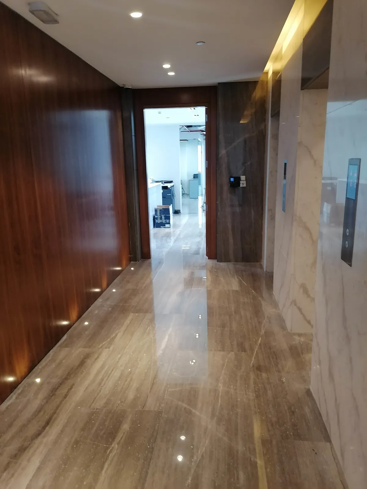 Prime Location Office in Dekwaneh (Highway), Metn — photo 1