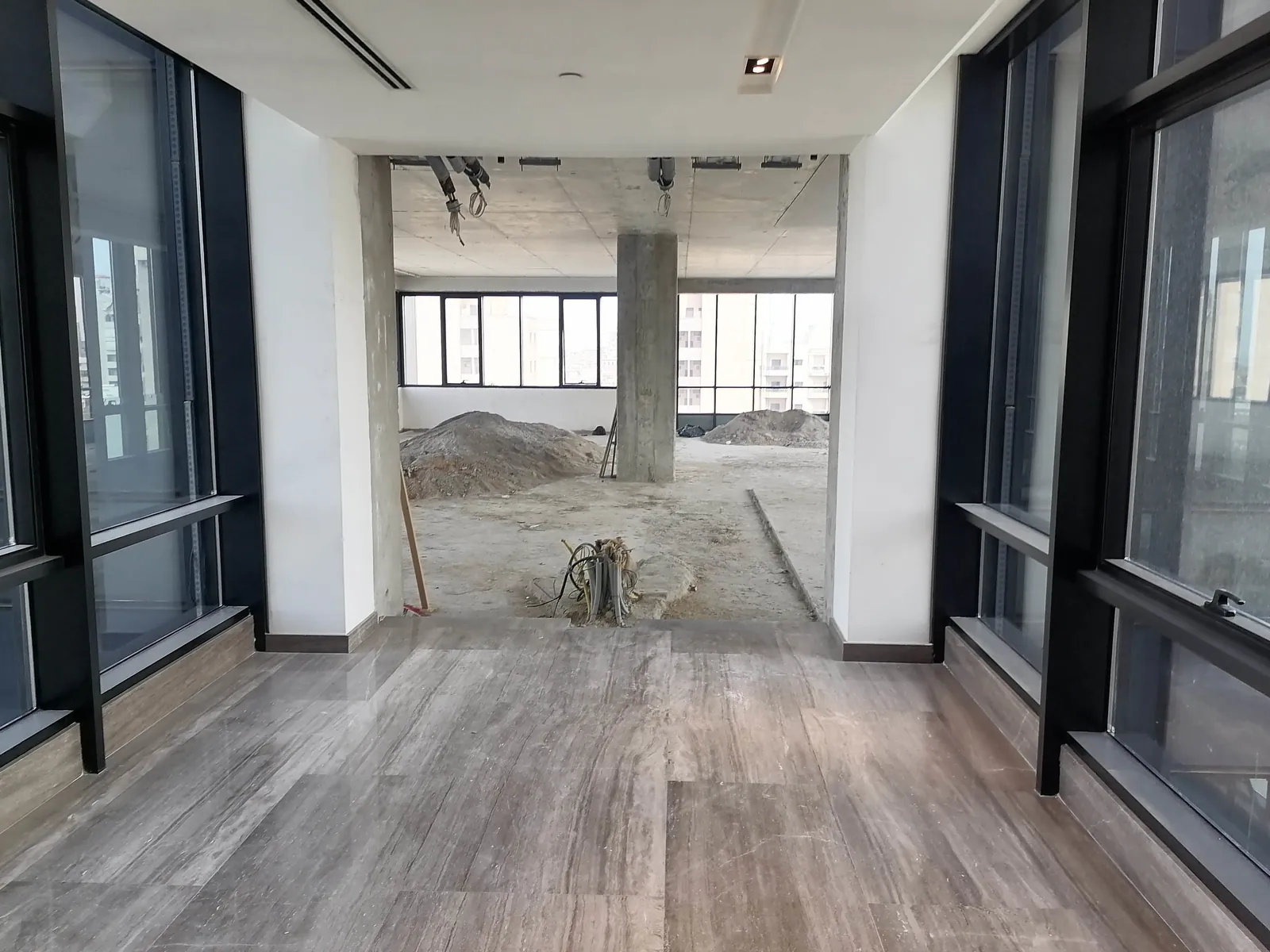 Prime Location Office in Dekwaneh (Highway) , Metn — الصورة 2