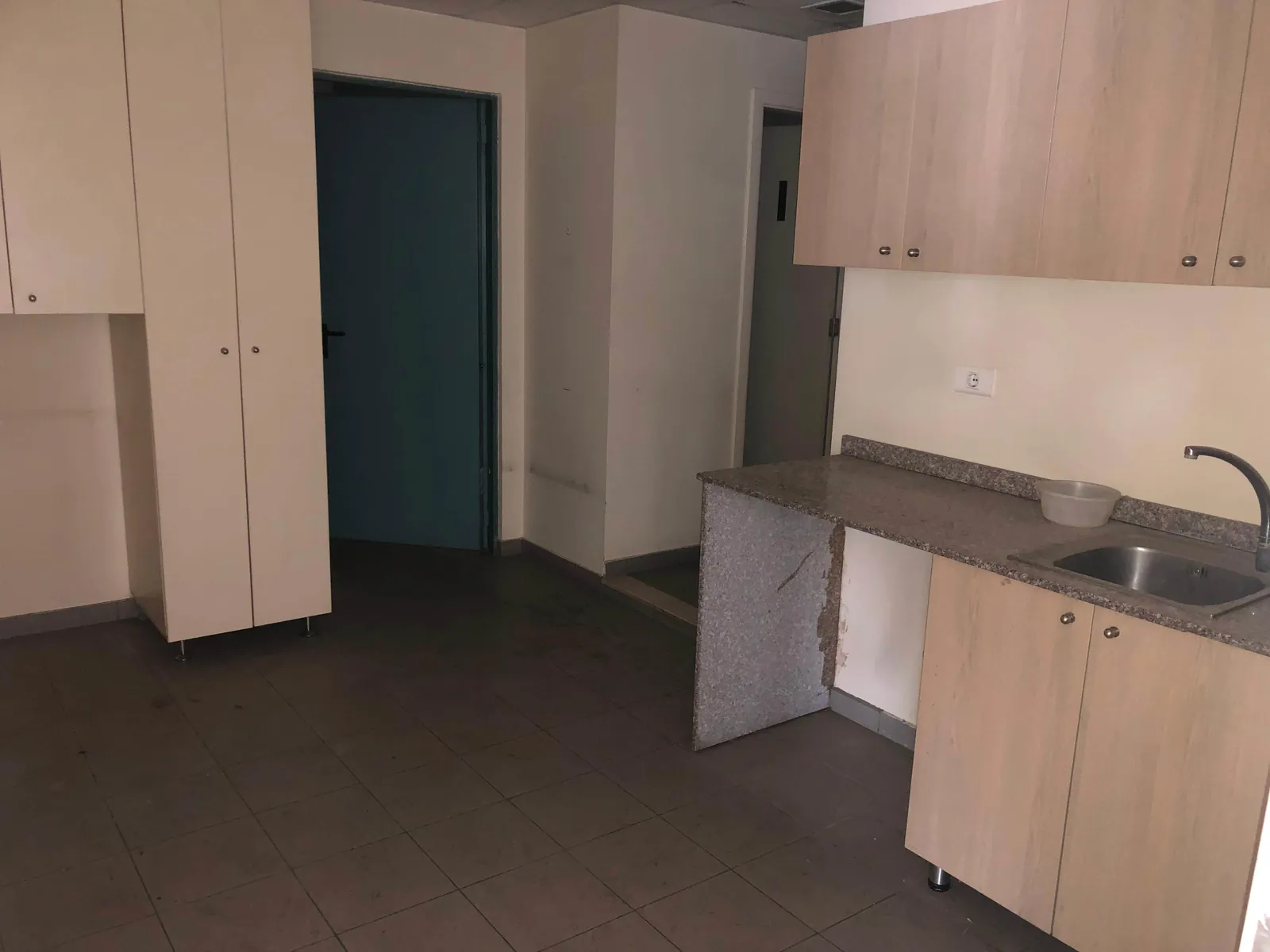 Prime Location Shop in Mkalles, Metn — الصورة 5