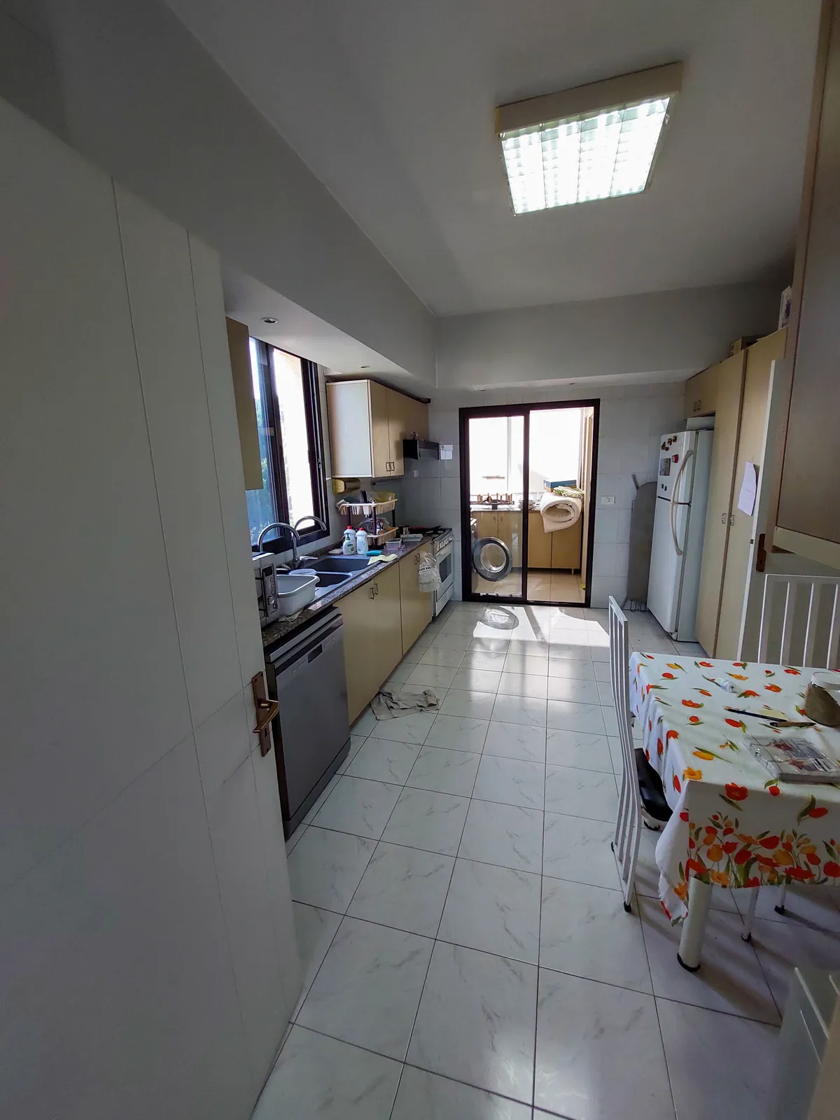 Fully Furnished Apartment in Aoukar, Metn with Sea View — الصورة 4