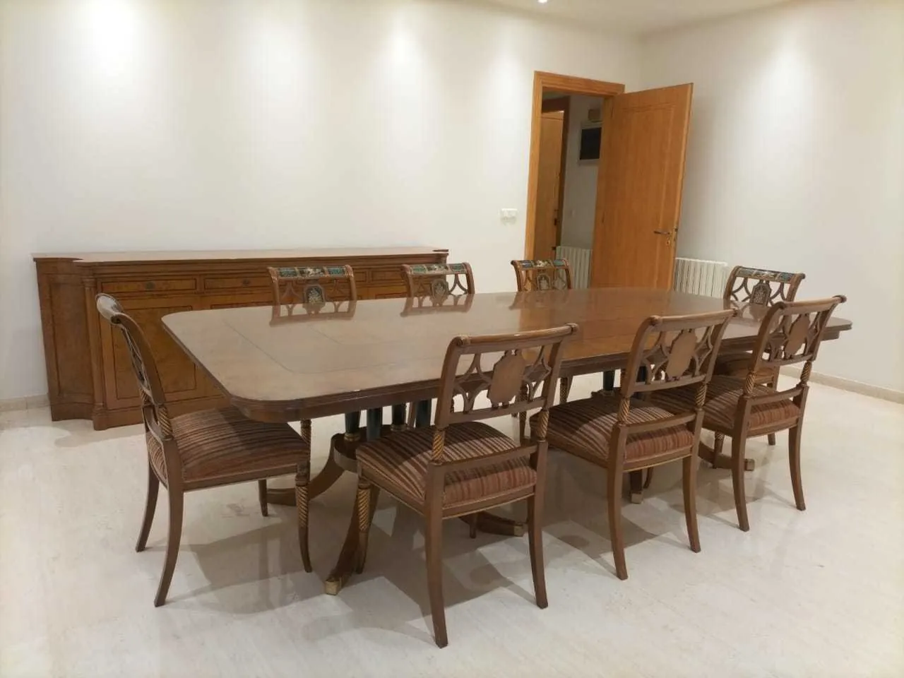 Prime Location Apartment for Sale or for Rent in Badaro, Beirut — الصورة 2