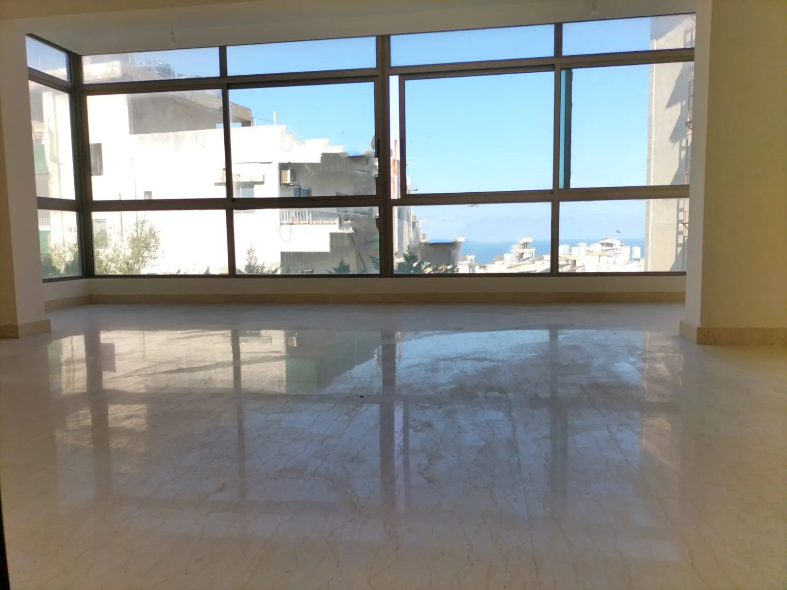Prime Location Apartment in Khaldeh, Aley with Sea View — الصورة 2
