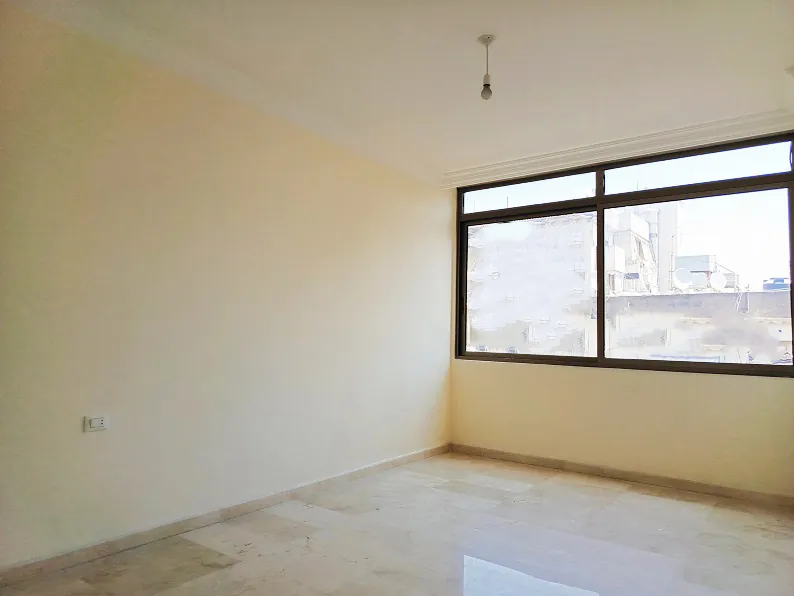 Prime Location Apartment in Mazraa, Beirut with City View — الصورة 3
