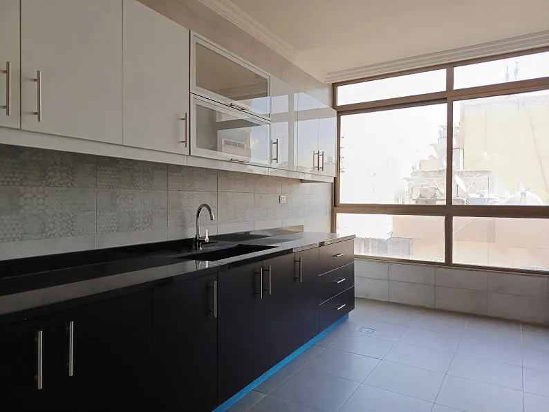 Prime Location Apartment in Mazraa, Beirut with City View — الصورة 2