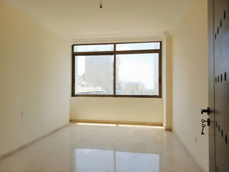 Prime Location Apartment in Mazraa, Beirut with City View — الصورة 3