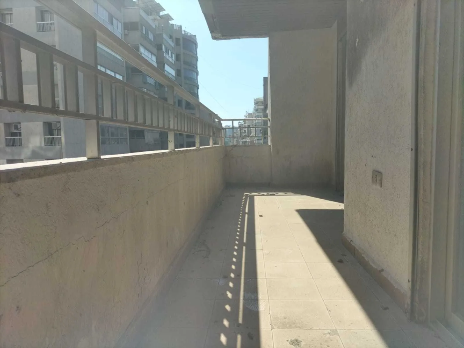 Prime Location Apartment/Office in Mar Elias, Beirut — الصورة 2