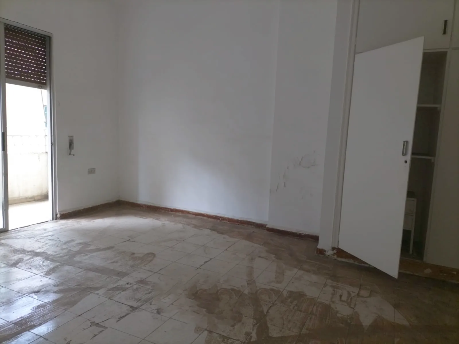 Prime Location Apartment/Office in Mar Elias, Beirut — الصورة 2