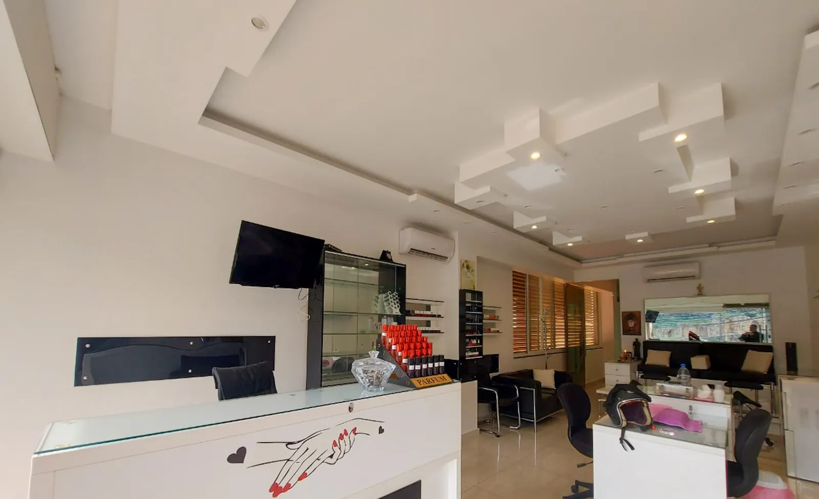 Furnished Shop in Aoukar, Metn