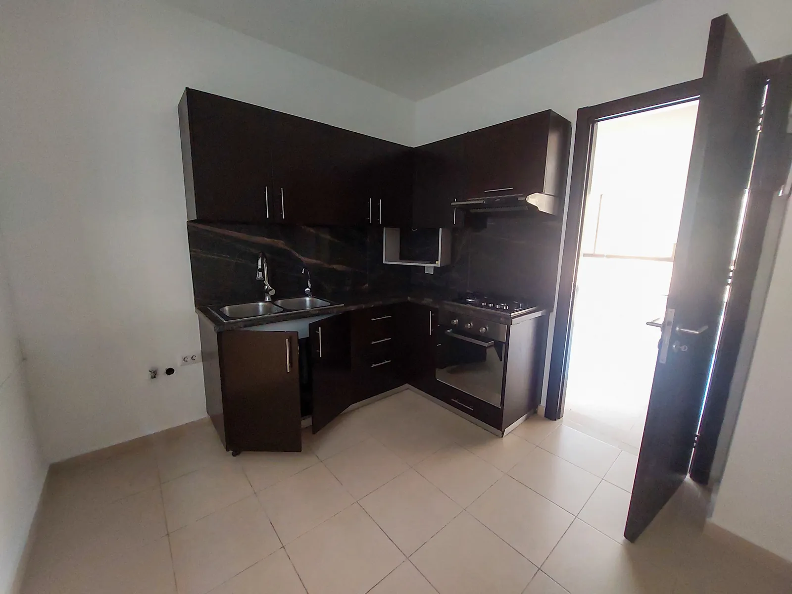 Prime Location Apartment in Dbayeh, Metn — الصورة 4