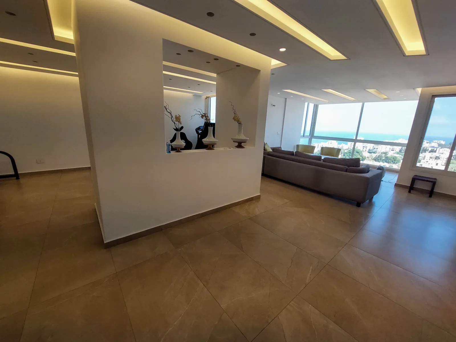 Spacious Duplex in Dbayeh, Metn with Panoramic Sea View — الصورة 3