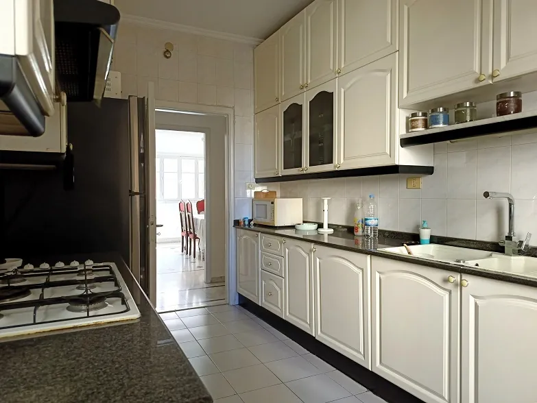 Renovated & Fully Furnished Apartment for Rent in Achrafieh, Beirut — الصورة 4