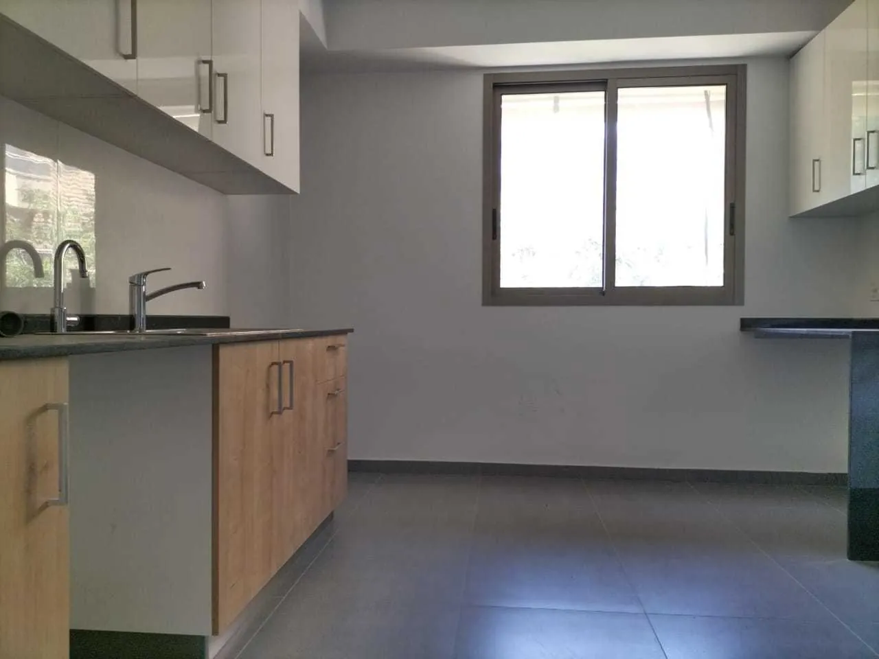 Apartment in Louaizeh, Baabda with Breathtaking Mountain View — الصورة 3