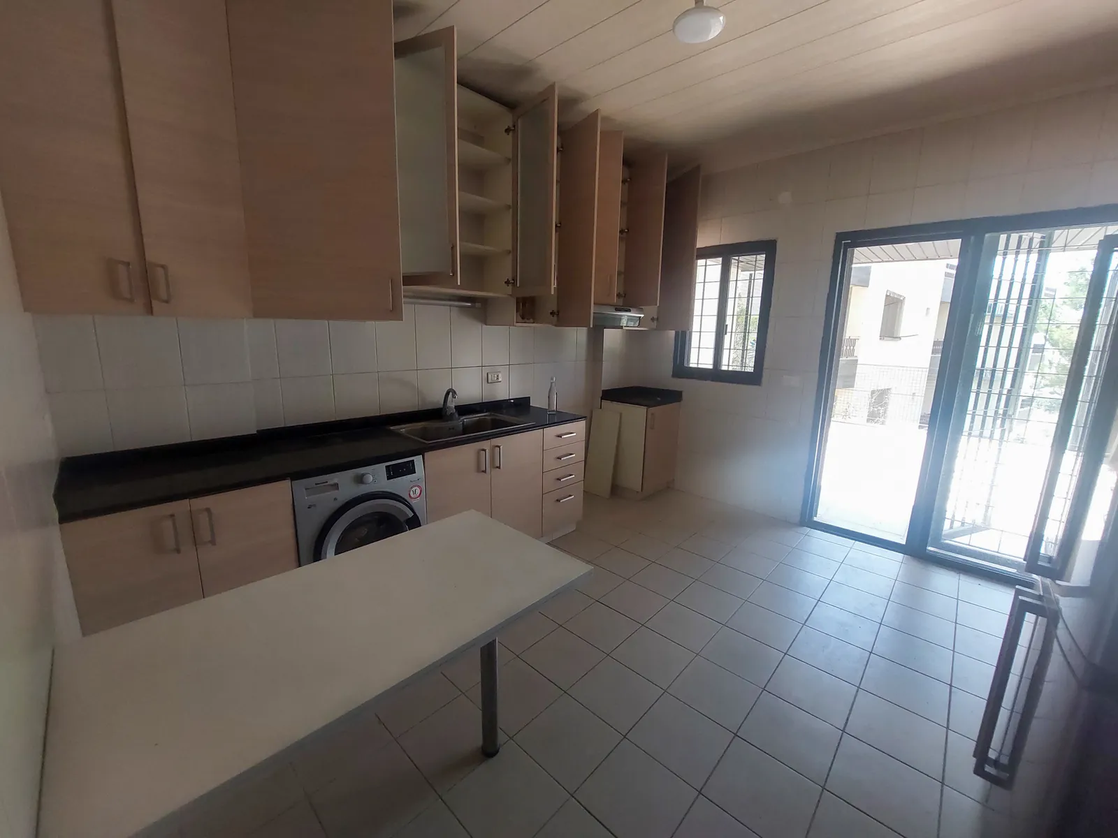 Semi Furnished Apartment in Mtayleb, Metn with Terrace/Garden — الصورة 3