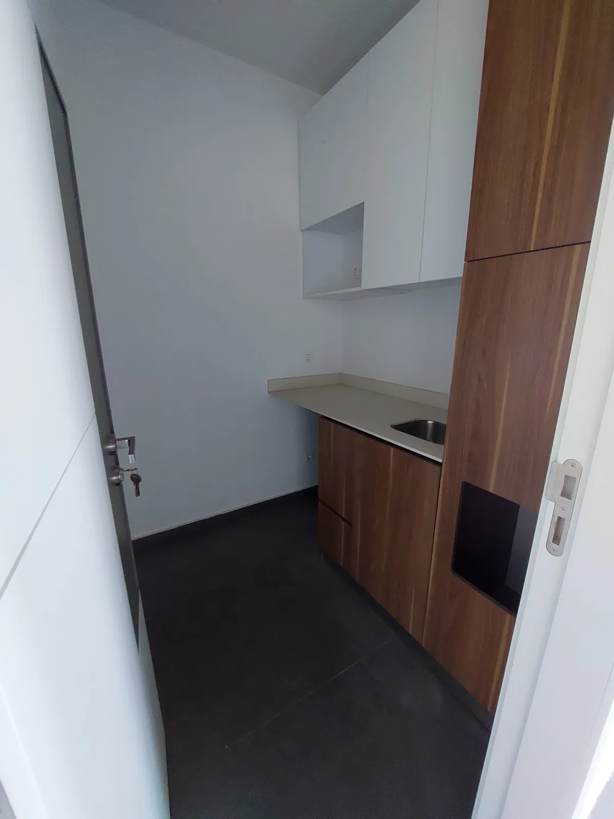 Prime Location High-End Office in Naccache, Metn — الصورة 4