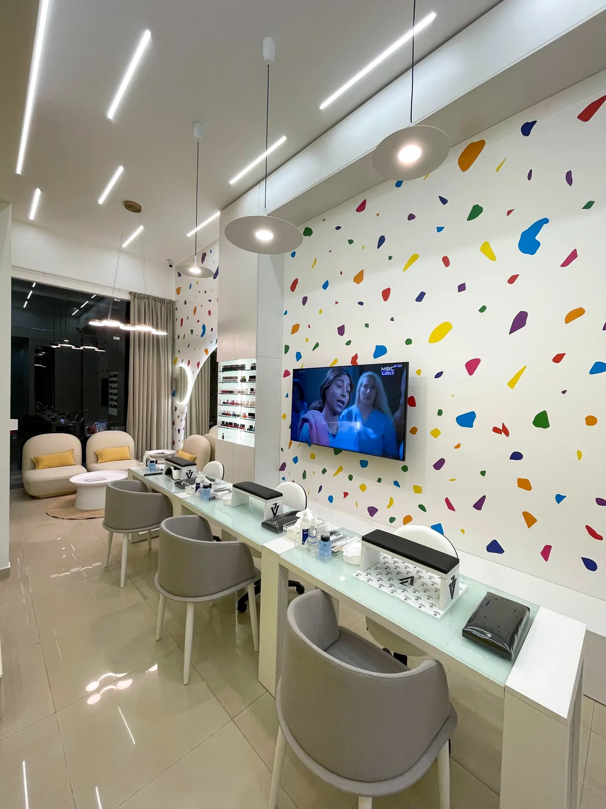 Fully Decorated Shop for Rent in Jal El Dib, Metn — photo 3